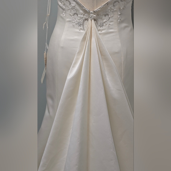 NWT Demetrios To Ivory Wedding Dress – Size 12 – Detachable Train - Picture 9 of 9